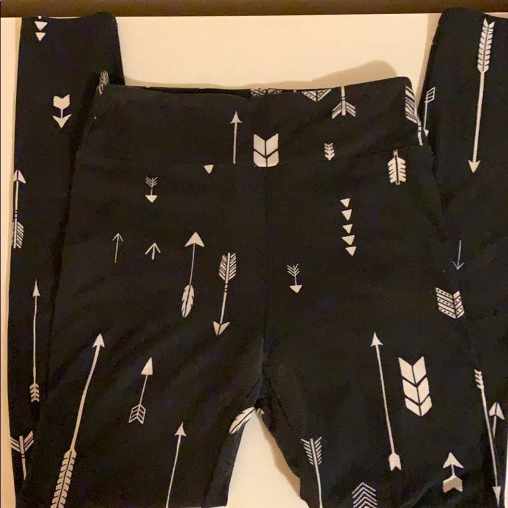 One Size Lularoe leggings - black w/white arrows